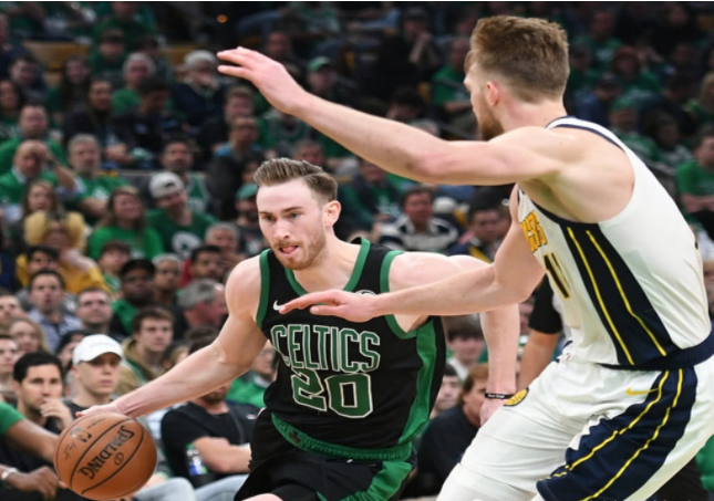 lol攻略-阿根廷女球迷掀起球衣庆祝原视频