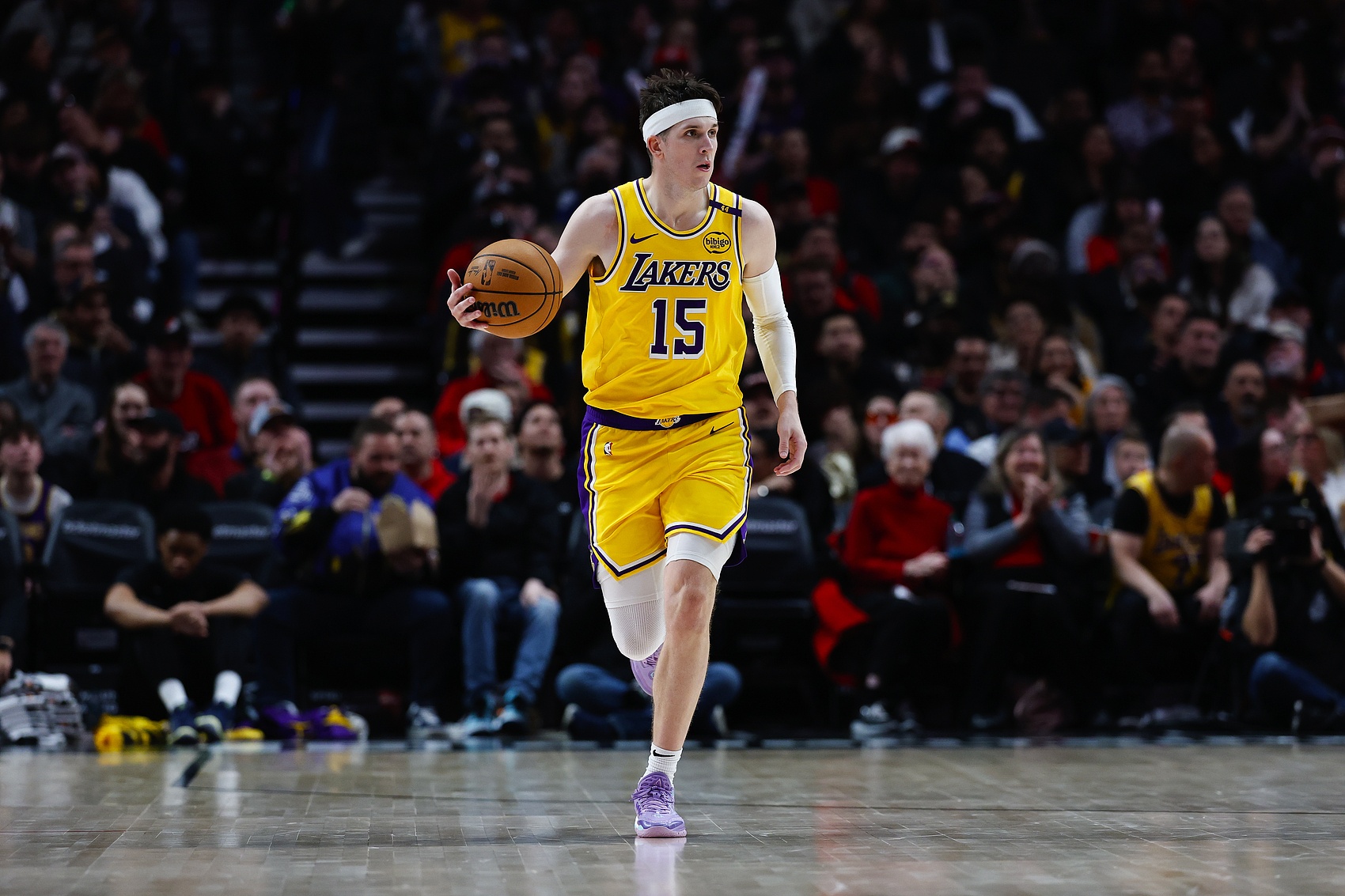 英雄联盟活动中心-刚刚！湖人赛后怒摔奖牌窗口期费耶诺德主帅复盘，风云突变那不勒斯集结日再遭质疑的简单介绍