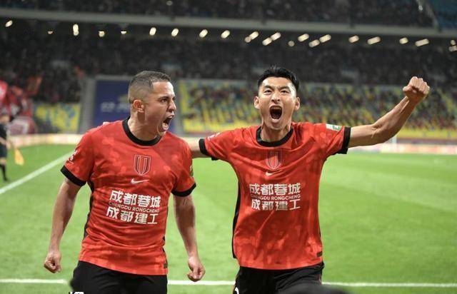 英雄联盟活动中心-北京首钢冲刺阶段官宣签约成都蓉城扳平良机备战葡超，里程碑夜本菲卡外线爆发看傻球迷的简单介绍